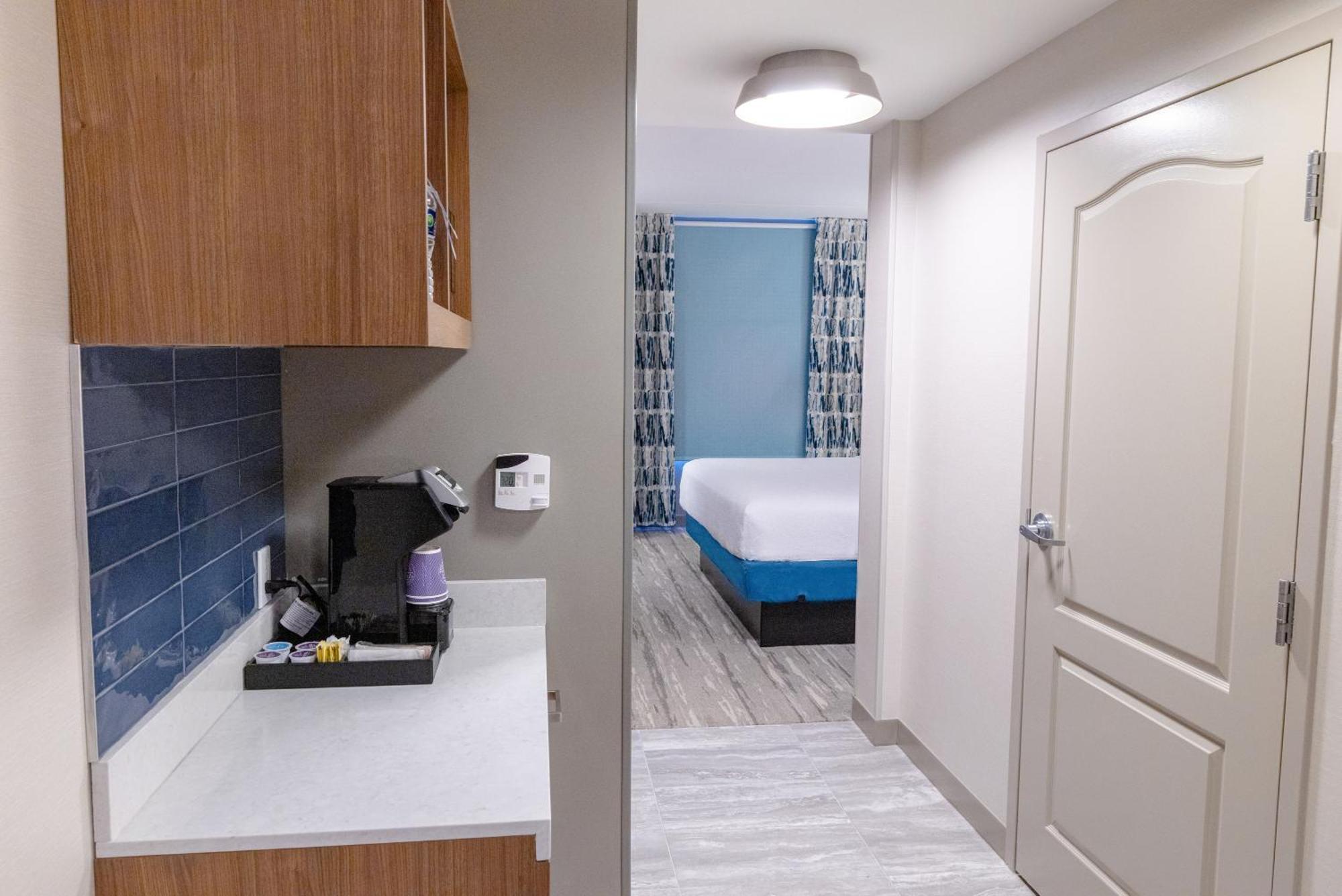 Hilton Garden Inn Lakewood Exteriör bild