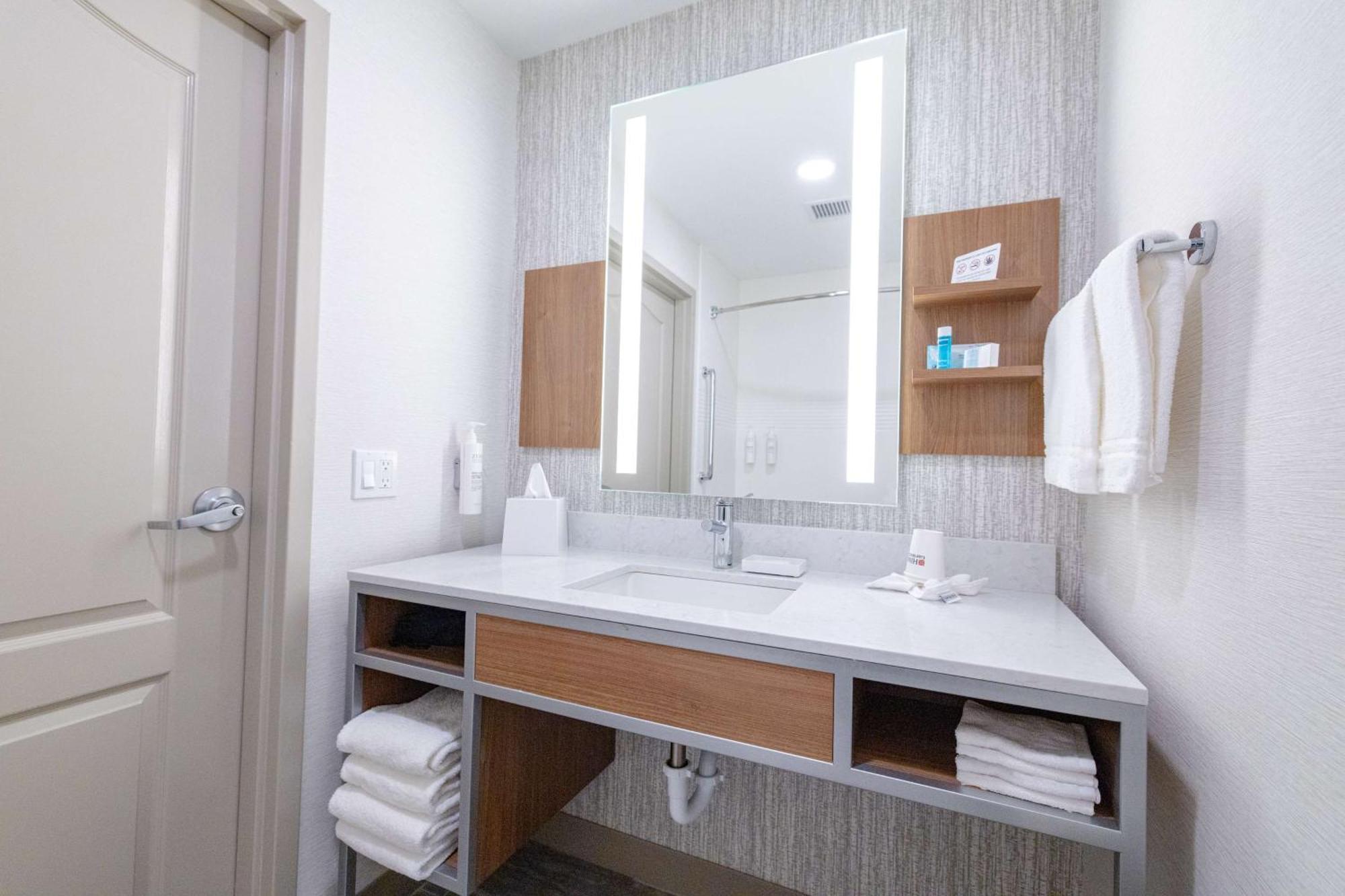 Hilton Garden Inn Lakewood Exteriör bild