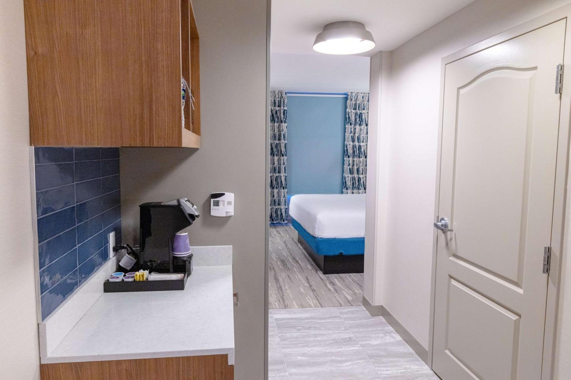 Hilton Garden Inn Lakewood Exteriör bild